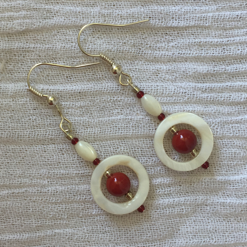 Red and white retro dangle earrings